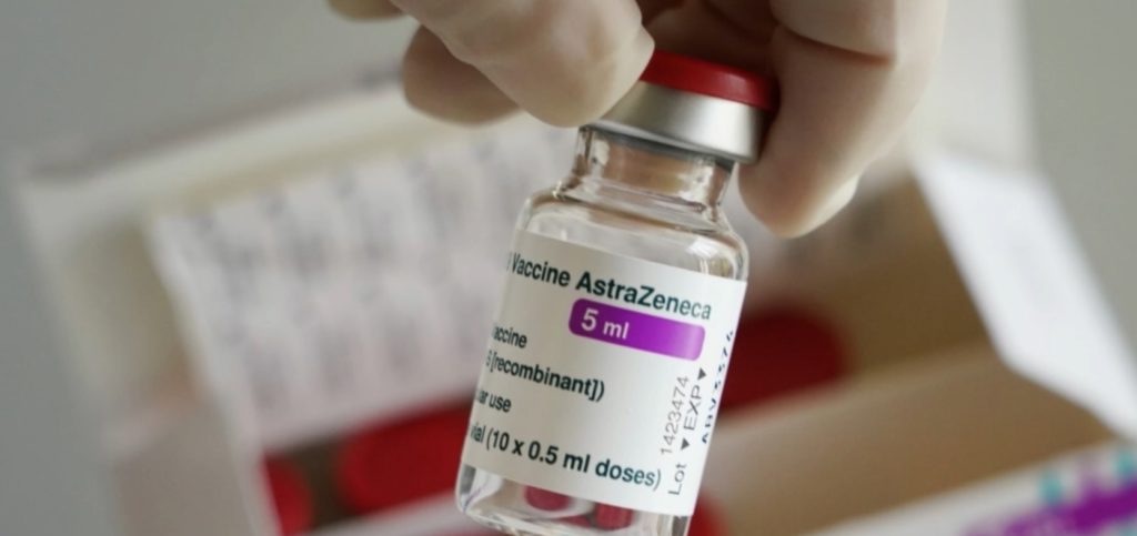 Un lot de vaccin AstraZeneca, oprit de la administrare după decesul unei asistente