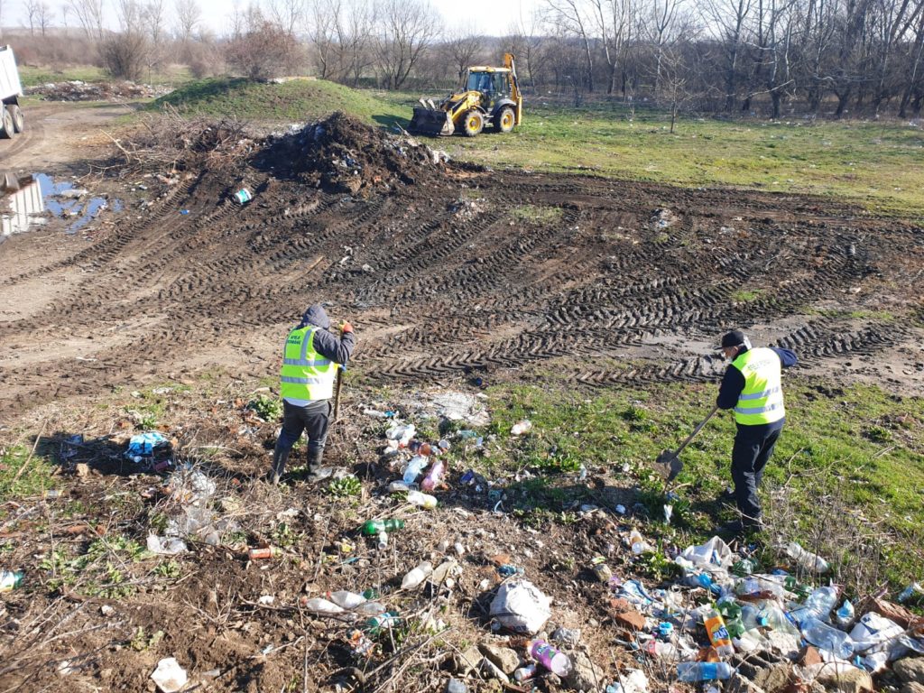 Apele Române Jiu au desfășurat simultan 12 acțiuni de ecologizare