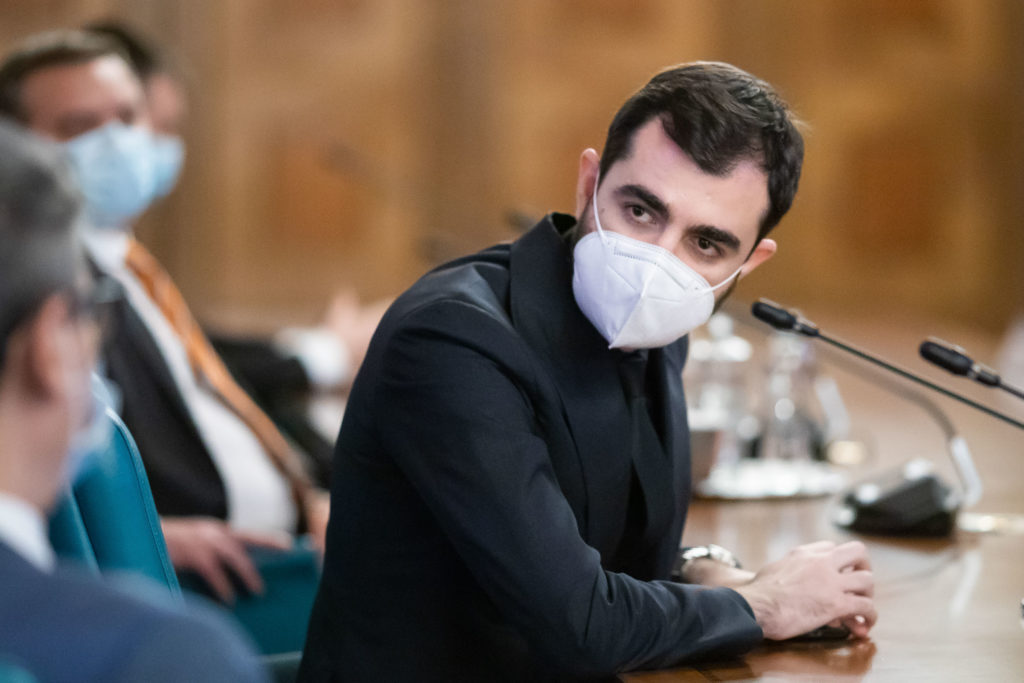 Senatul a respins moţiunea simplă a PSD împotriva ministrului Economiei