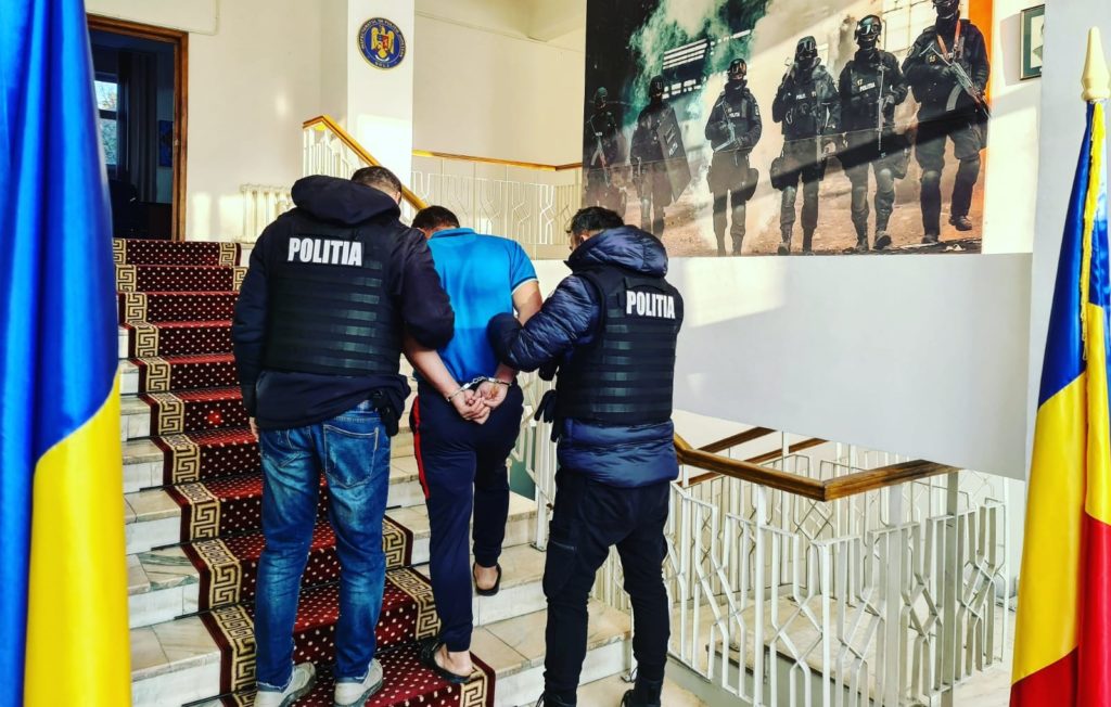 Încarcerat pentru plasare de monedă falsificată