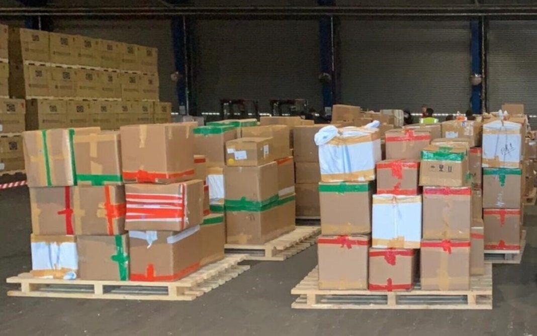 Container cu parfumuri contrafăcute, descoperit în portul Constanţa