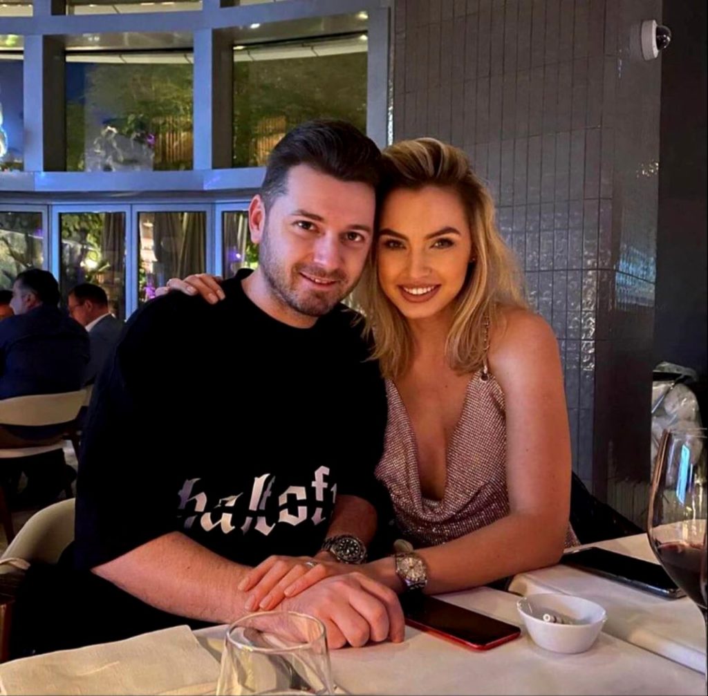 Străini înșelați de un român cu 3 milioane de dolari