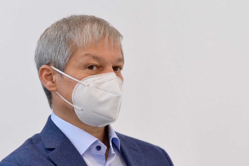 Dacian Cioloș are COVID-19, dar se simte bine