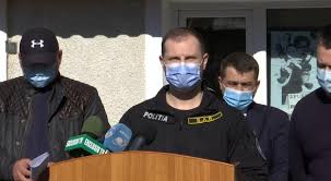 VIDEO Poliția explică intervenția de la Onești: „ Una dintre victime a încercat să-l atace pe agresor și atunci el i-a atacat”