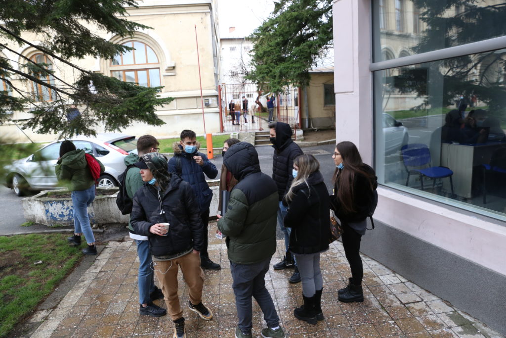 Elevii din Dolj, tot mai puţini la simularea bacalaureatului
