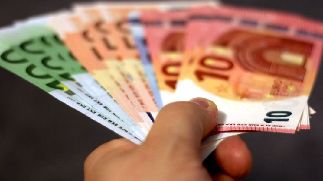 Moneda europeană a atins astăzi un nou maxim istoric