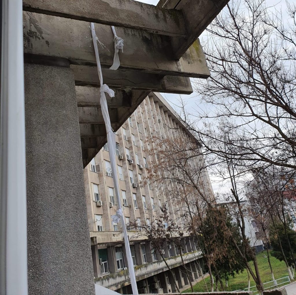 Un deţinut a fugit din Spitalul de Urgenţă cu ajutorul unor cearşafuri