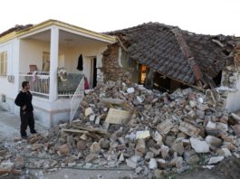 Trei răniţi şi zeci de case avariate de un cutremur în Grecia