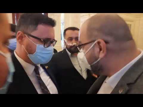 VIDEO Doi deputați, la un pas de bătaie pe holurile Parlamentului
