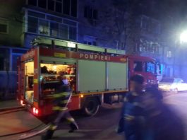 Incendiu într-un bloc, 50 de locatari au fost evacuaţi