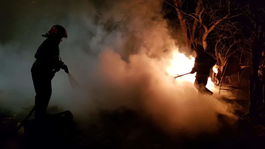 Gorj: Șapte incendii de vegetație uscată și pădure în desfășurare