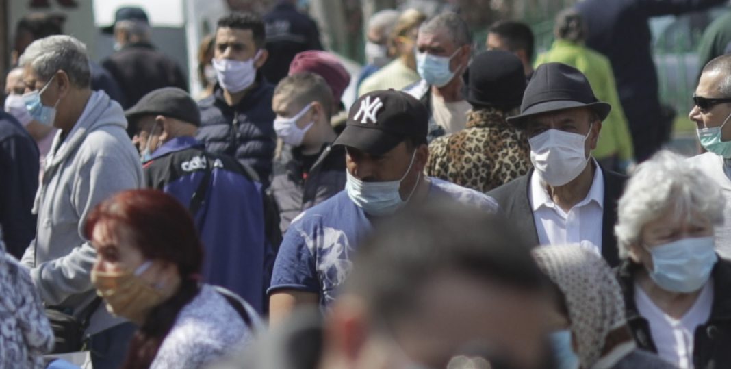 Măștile de protecție vor fi în continuare necesare timp de câțiva ani