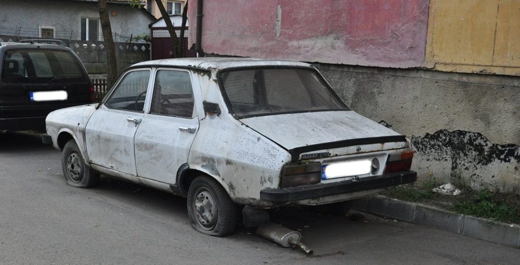 Craiova: Se continuă ridicarea autovehiculelor abandonate pe domeniul public
