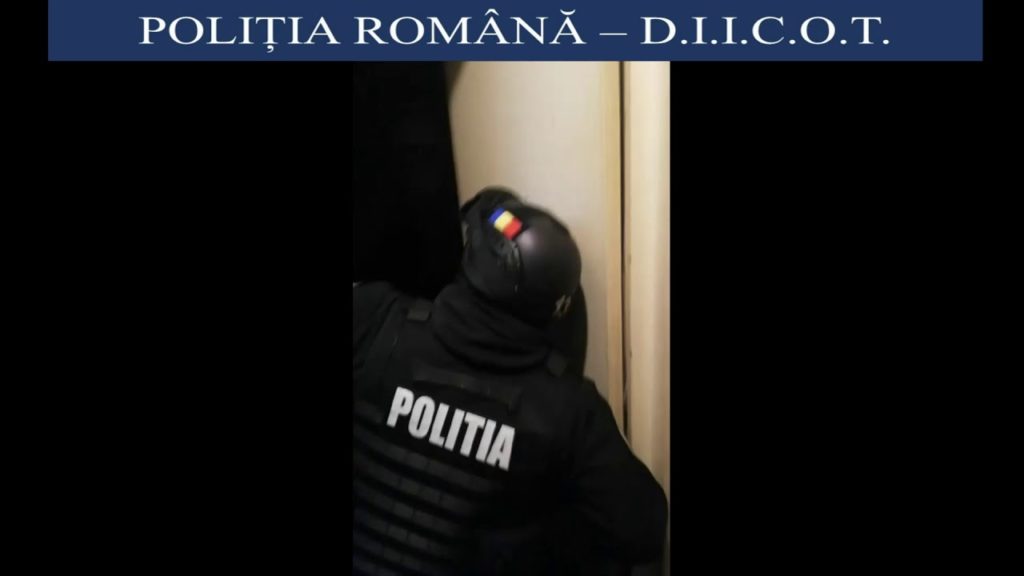 17 percheziții la traficanți de droguri