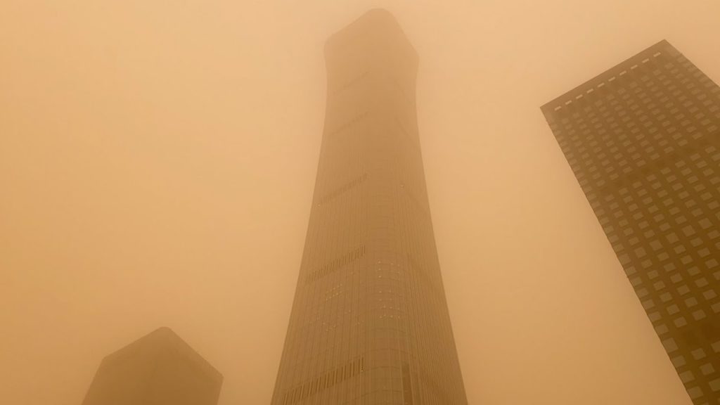 (VIDEO) Cerul din Beijing, portocaliu după o furtună de nisip