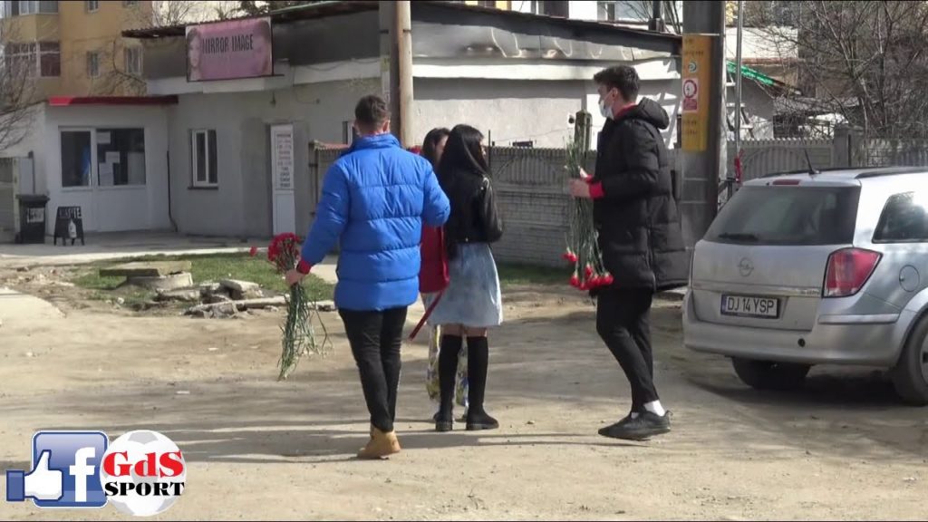 CSO Filiași continuă tradiția de 1 Martie: câte o floare pentru doamne și domnișoare!