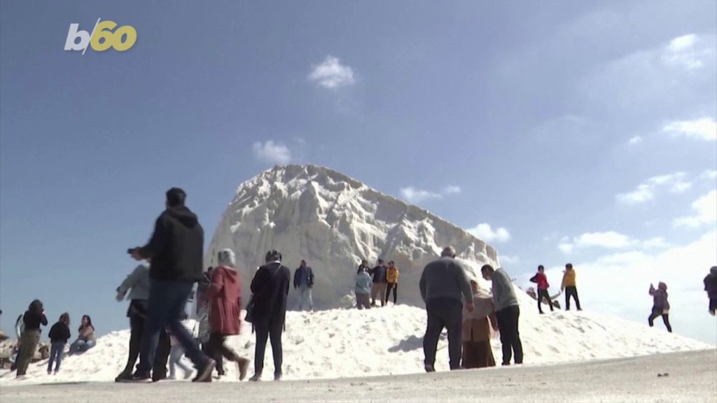 (VIDEO) Loc de atracție pentru pasionații de zăpadă în Egipt