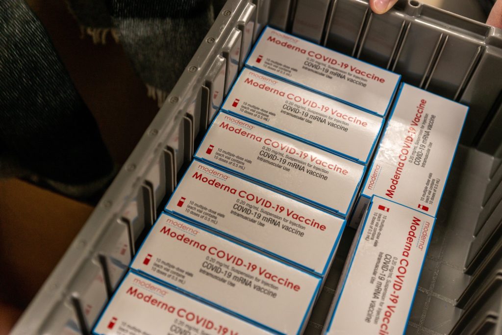 162.000 de doze de vaccin Moderna vor sosi vineri în România