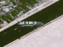 Deblocarea navei eşuate în Canalul Suez ar putea dura câteva săptămâni