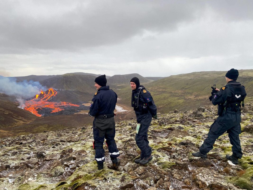 Un vulcan din Islanda, aflat în plin proces de erupție, a devenit atracție turistică și a revenit la viaţă după o pauză de opt secole