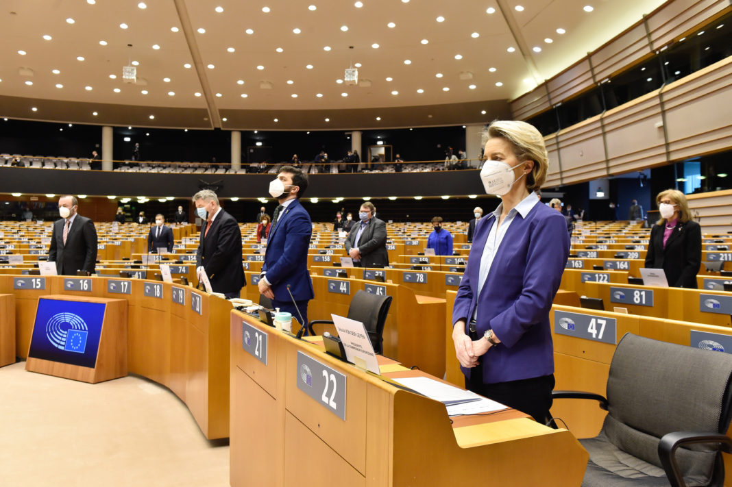 Parlamentul European, de acord cu procedura de urgență pentru adoptarea adeverinței digitale verzi