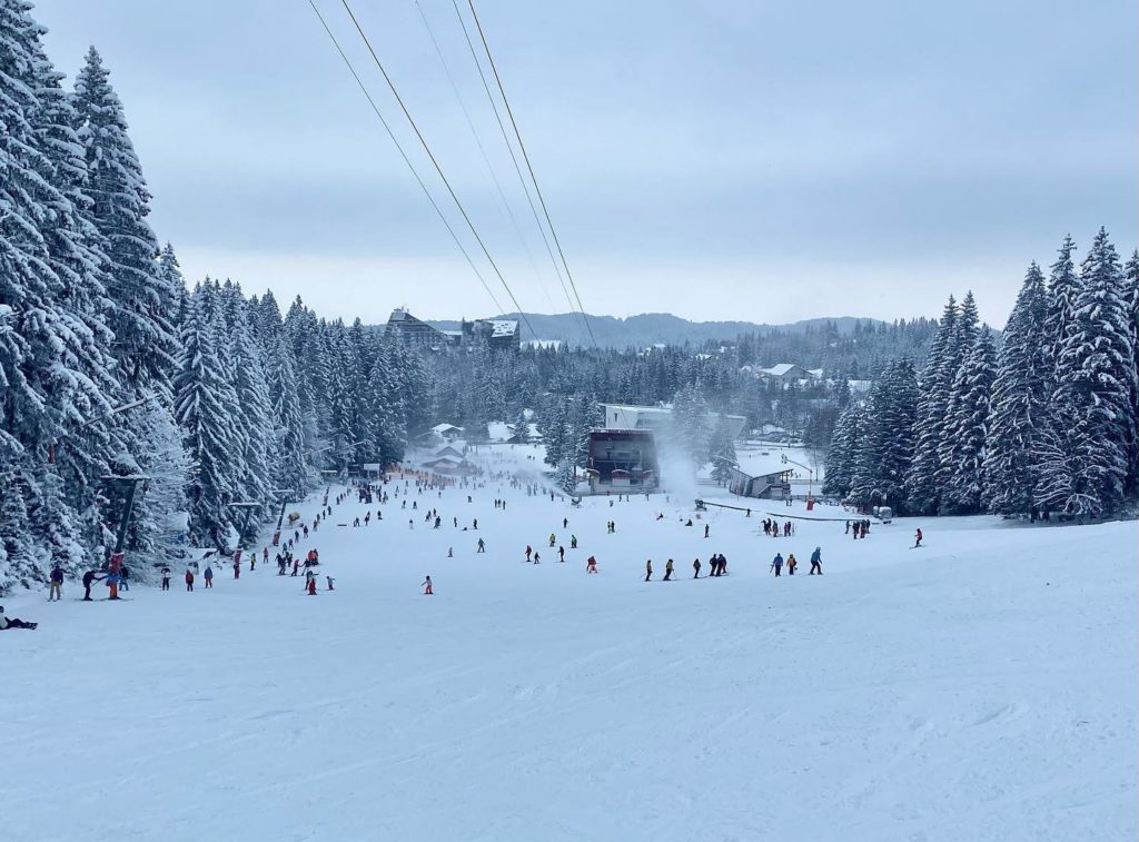 Stațiunea Poiana Brașov rămâne deschisă turiștilor
