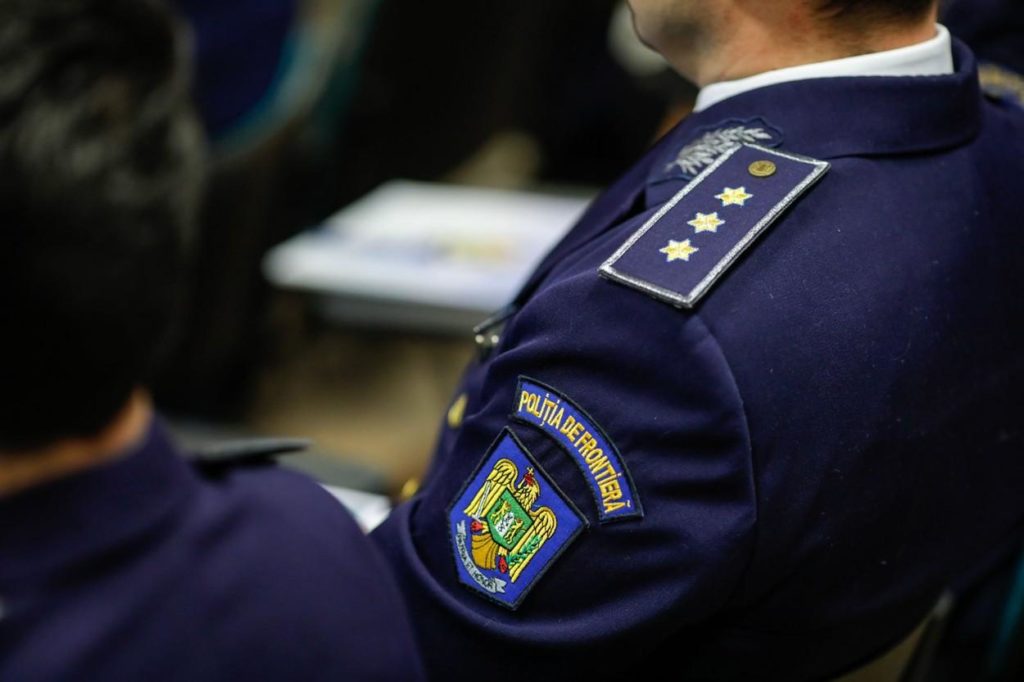 Un poliţist şi alţi trei suspecţi, reţinuţi pentru furtul a 300.000 de euro