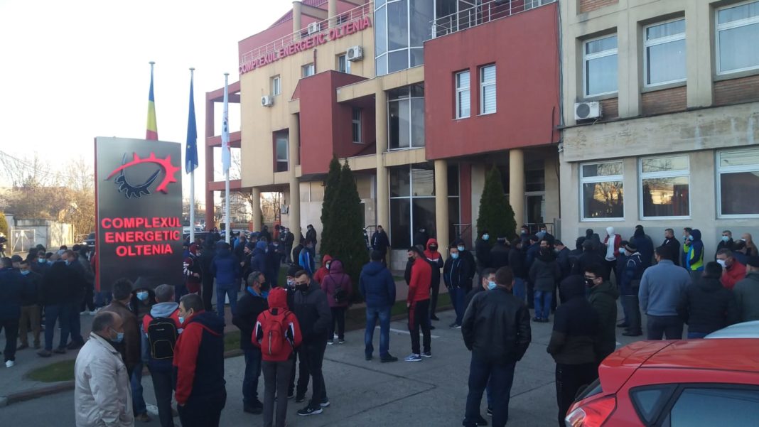 Târgu Jiu: Minerii au oprit protestul după ce ministrul Energiei i-a chemat pe lideri la București