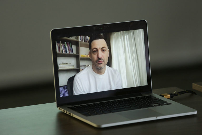 Mirel Rădoi a împlinit 40 de ani. Selecţionerul conduce online antrenamentele naţionalei