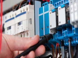 Noi reglementări pentru racordarea clienților casnici la rețelele electrice și la gaze, adoptate de ANRE