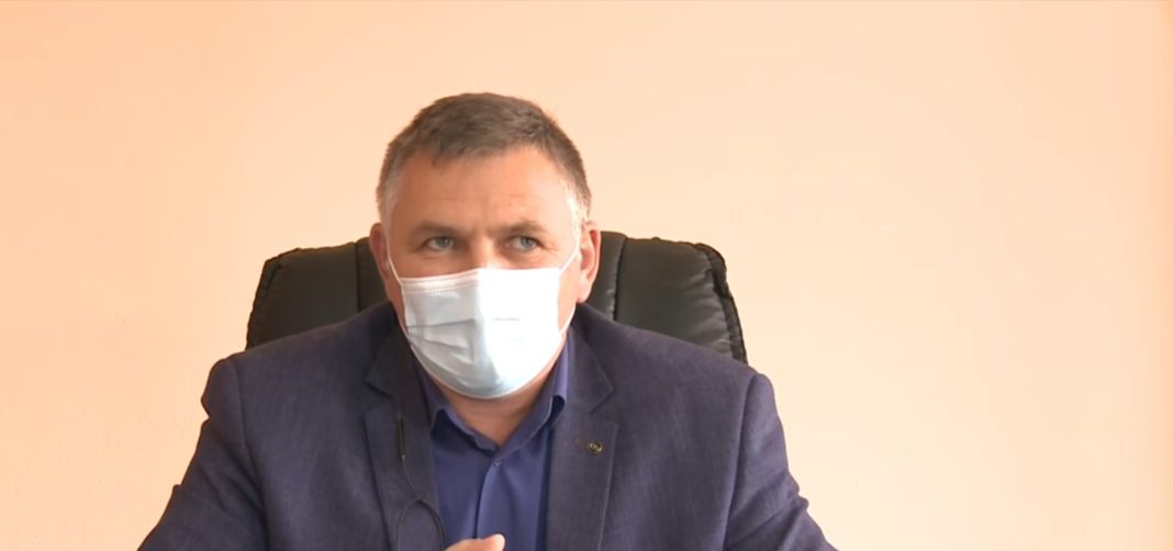 Viorel Rotaru, primarul din Bolboși, conderă că o parte dintre angajații instituției cam trag chiulul