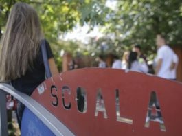 România ar putea da absorbante gratuite elevelor, din toamna anului viitor