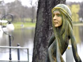 Fata verde, statuie din Parcul Nicolae Romanescu (sura foto: Facebook Lia Olguța Vasilescu)