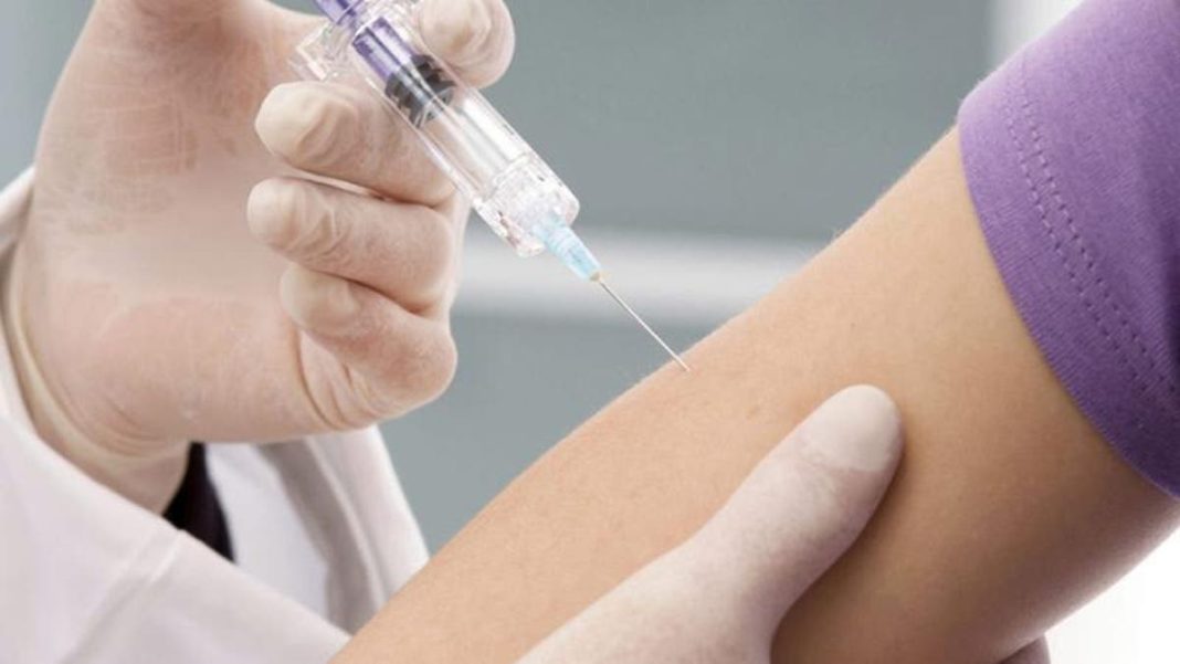 Târgu Jiu: IPJ face anchetă după ce o minoră a fost vaccinată anti-COVID