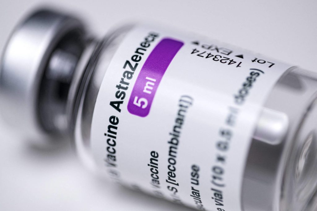 Danemarca a raportat două cazuri de cadre medicale ce a suferit de cheaguri de sânge, după vaccinarea cu AstraZeneca