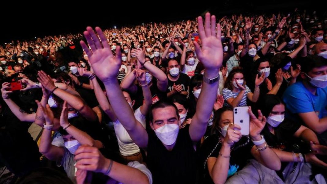 ''Niciun semn'' de contagiere în timpul unui concert-test cu 5.000 de spectatori în Barcelona