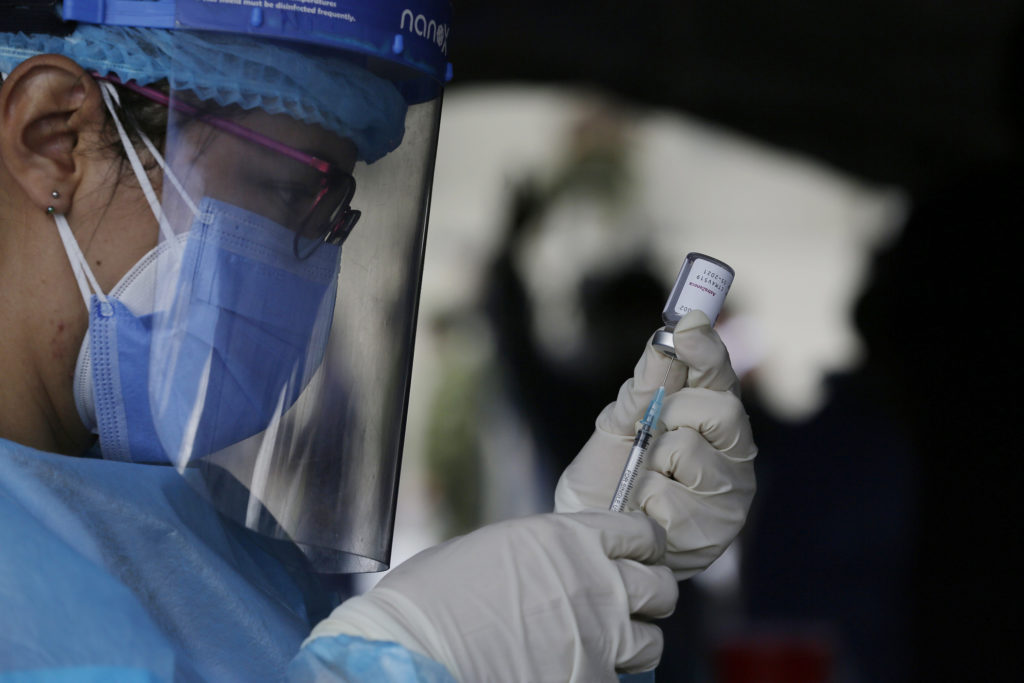 În ce condiții se pot vaccina angajații operatorilor economici cu AstraZeneca