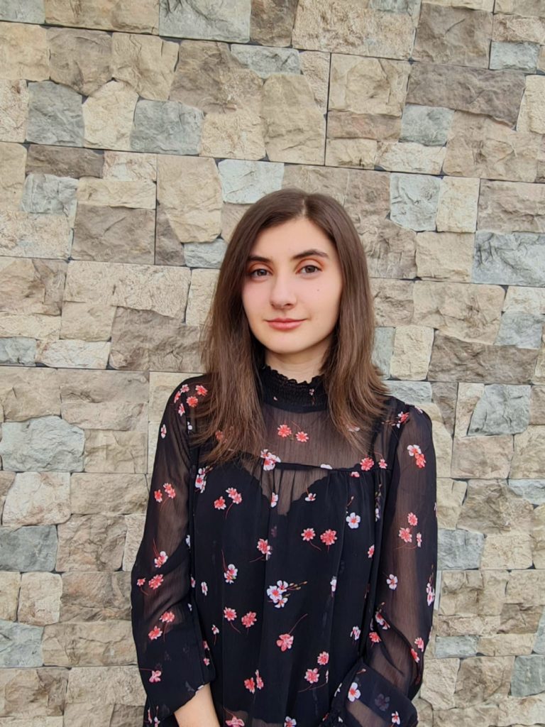Amelia, singura elevă din Dolj, calificată la preselecţia lotulului de chimie al României
