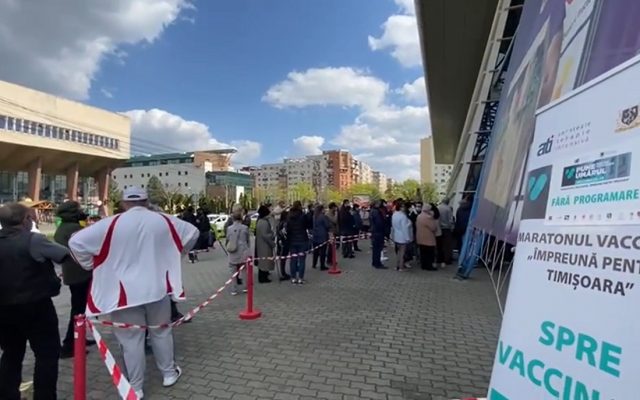 (VIDEO) Coadă la deschiderea Maratonului Vaccinării de la Timișoara