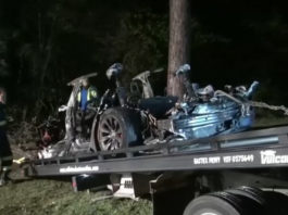 Doi oameni au murit într-un accident cu o maşină Tesla pe pilot automat