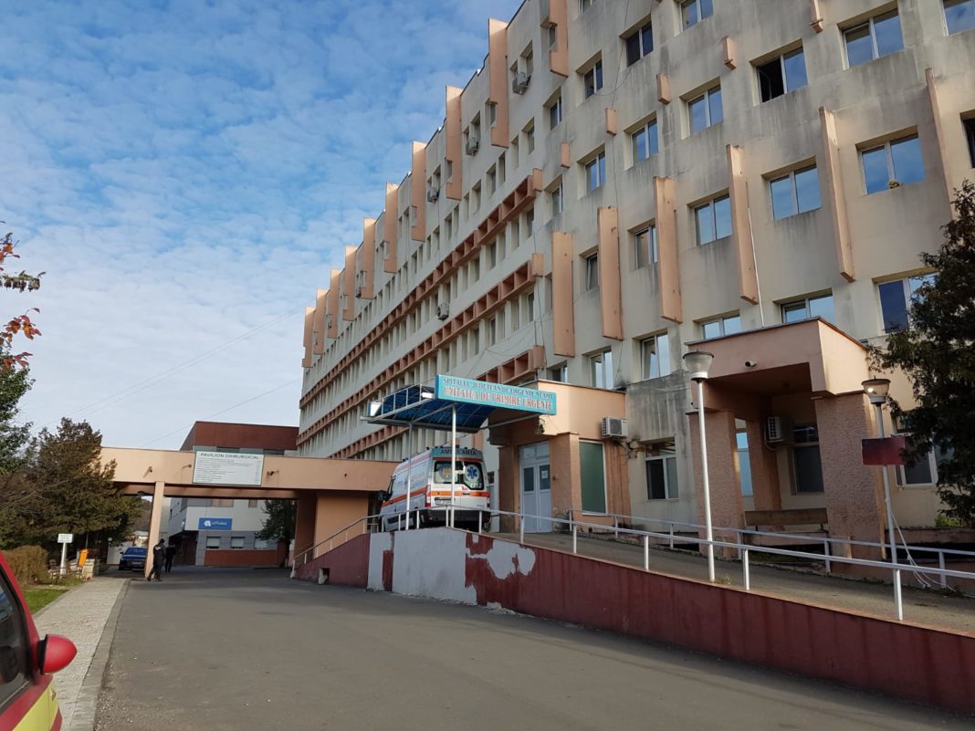 Pacient bolnav de Covid a sărit pe geam de la etajul III al spitalului