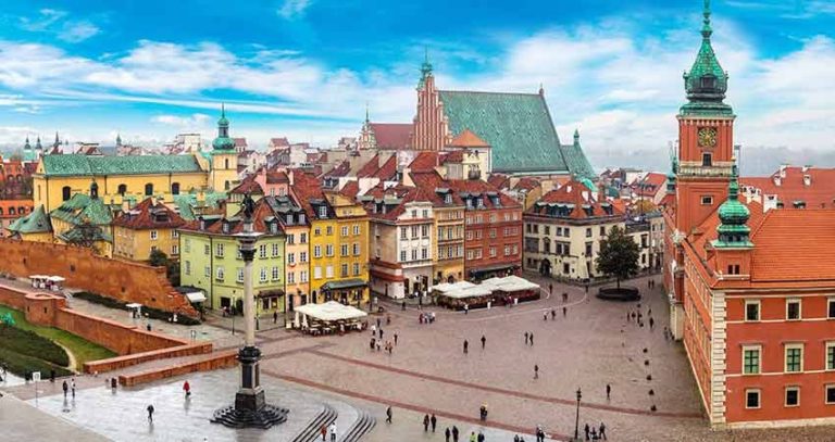 Polonia a decis peste noapte imunizarea persoanelor de 40 de ani