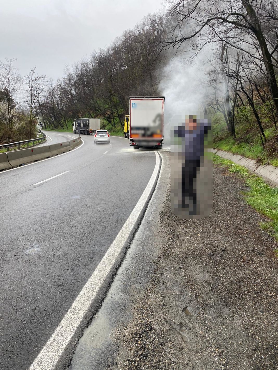 Autotren în flăcări, pe DN7