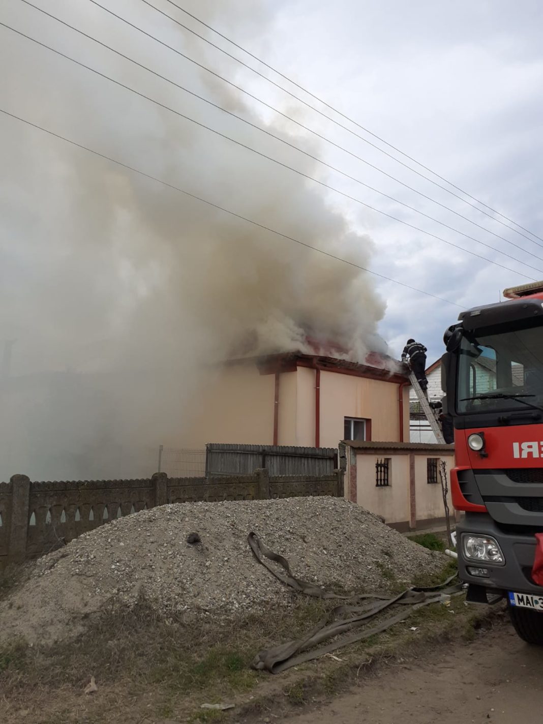 Incendiu violent la o casă din Calafat