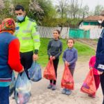 Bucuria Sărbătorilor Pascale, adusă de polițiști în casele a 35 de copii