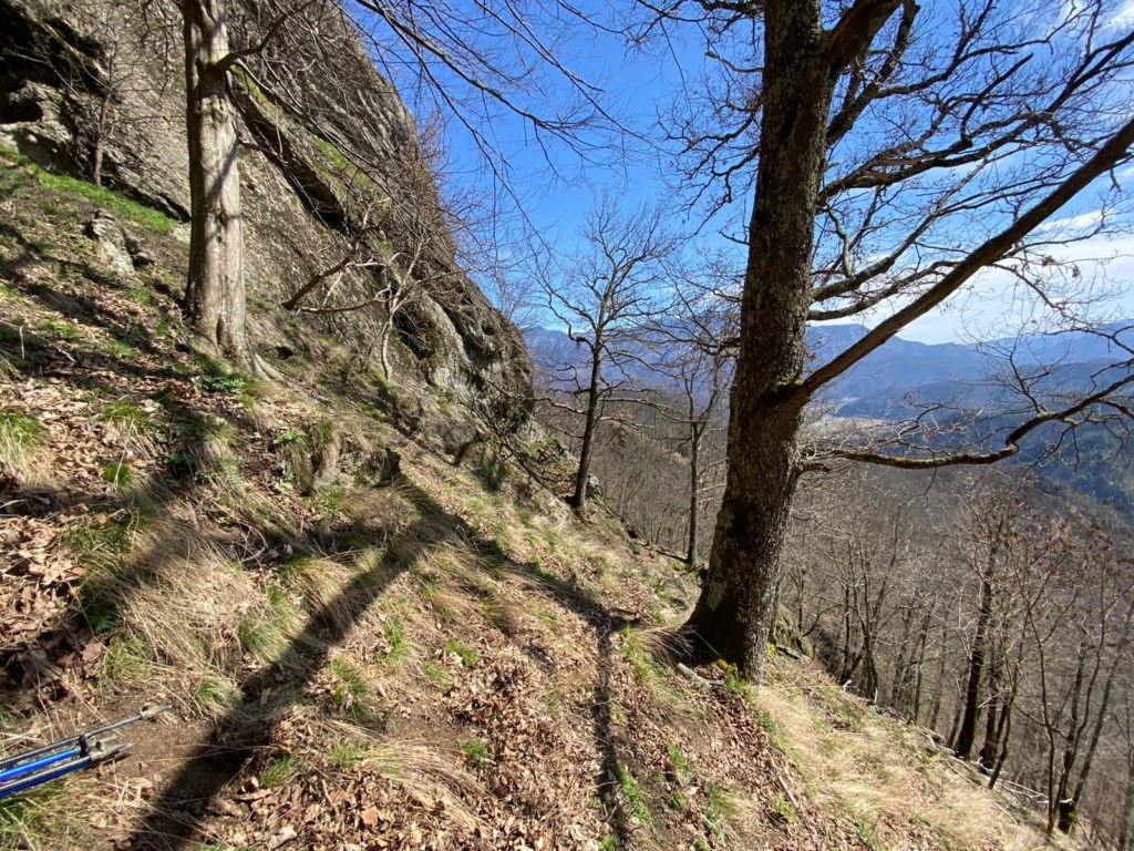 Vâlcea/Bărbat rănit pe munte, salvat de pompieri