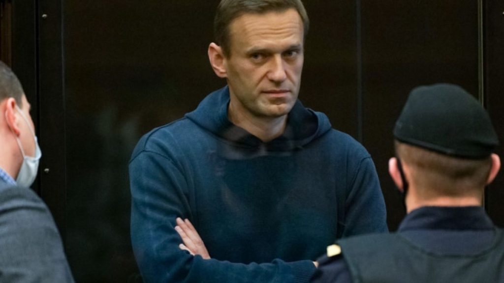 Alexei Navalnîi a anunțat că a încetat greva foamei, după ce medicii l-au avertizat că ar putea să moară