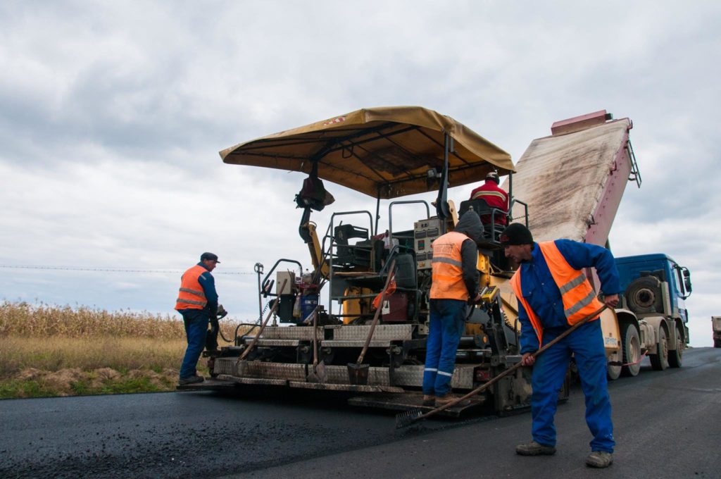 Buget de 2,3 milioane de lei pentru modernizarea drumurilor din Baia de Fier