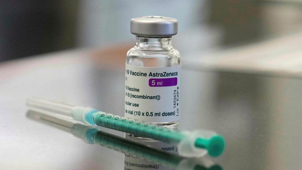 Oricine dorește se poate vaccina cu AstraZeneca și fără programare