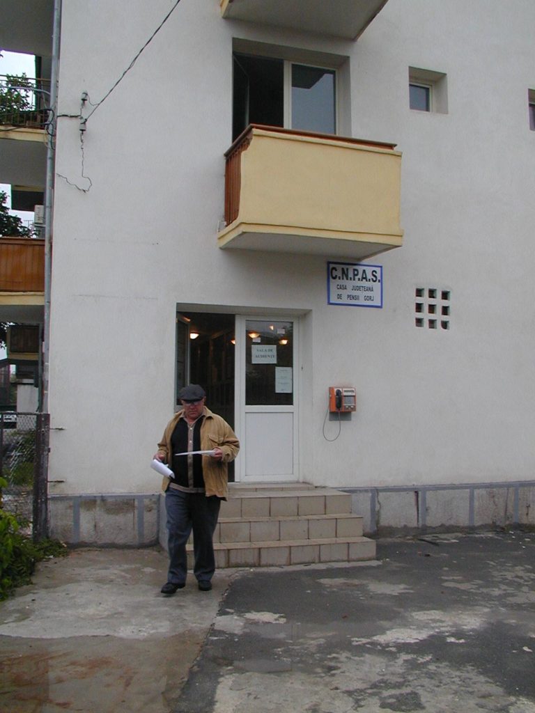 Sunt mai mulți pensionari decât salariați în Gorj